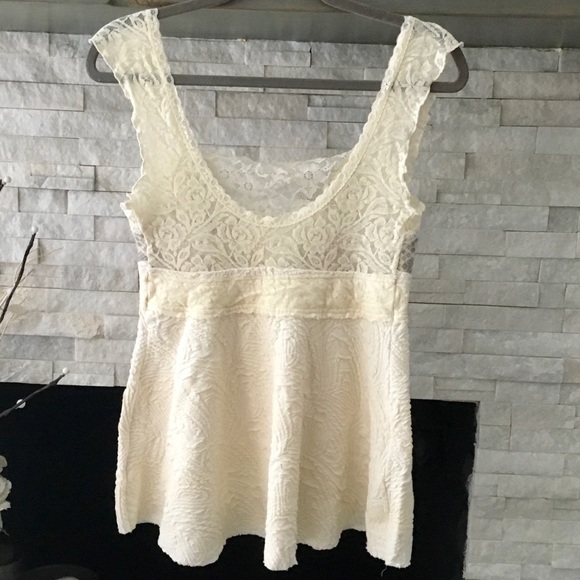 FREE PEOPLE NO SLEEVE TOP WITH LOTS OF LACE & LOVE - Picture 2 of 7